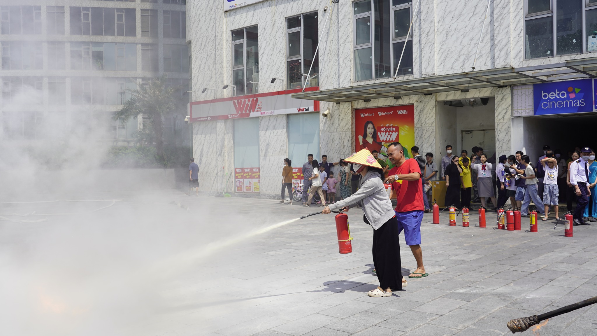 Tập huấn phòng cháy chữa cháy tại Imperial Plaza - Hà Nội 20 544833024 1243140594280702 643091342172796907 n