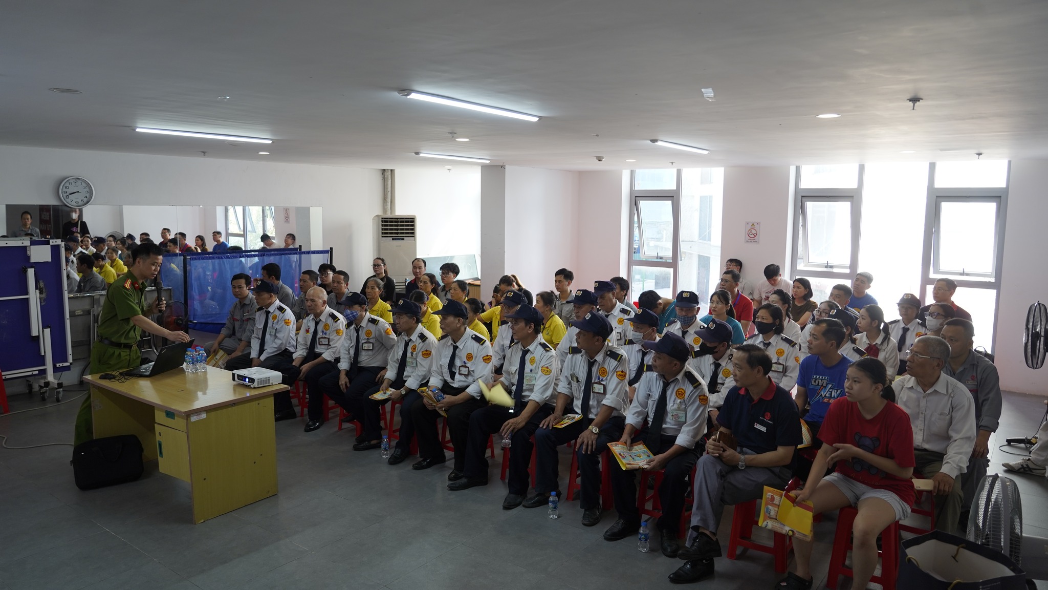 Tập huấn phòng cháy chữa cháy tại Imperial Plaza - Hà Nội 21 544890872 1243140994280662 6537259929579580147 n