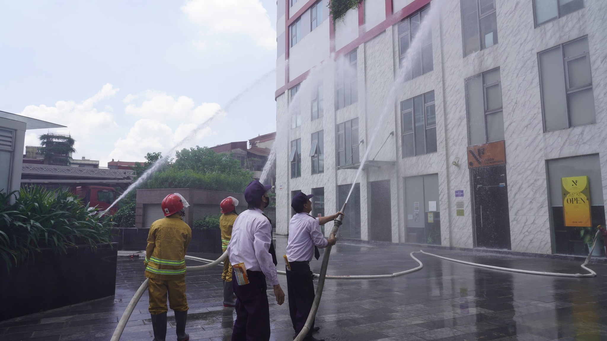 Tập huấn phòng cháy chữa cháy tại Imperial Plaza - Hà Nội 22 544898434 1243141027613992 4923771247608552042 n