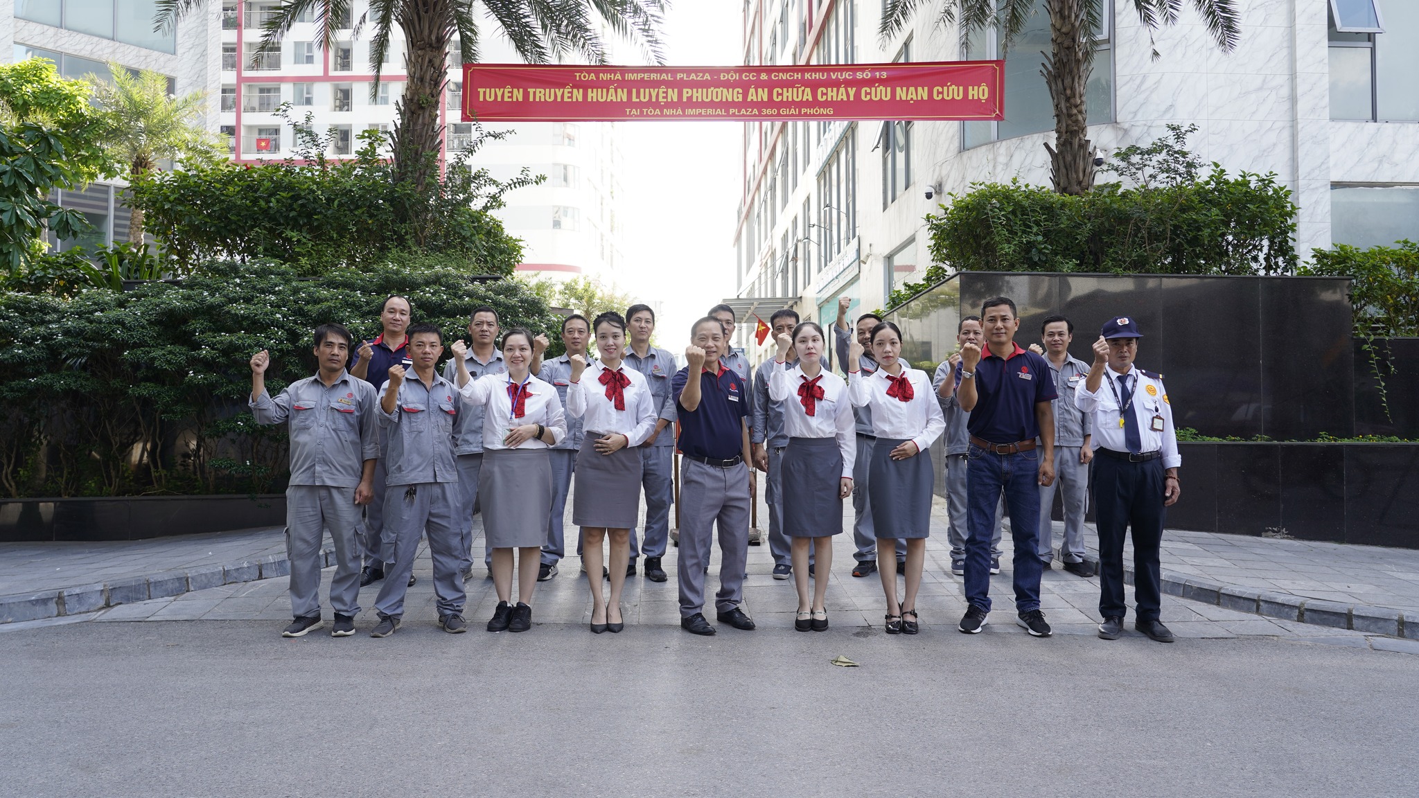Tập huấn phòng cháy chữa cháy tại Imperial Plaza - Hà Nội 28 545705684 1243140824280679 3144287632784086647 n