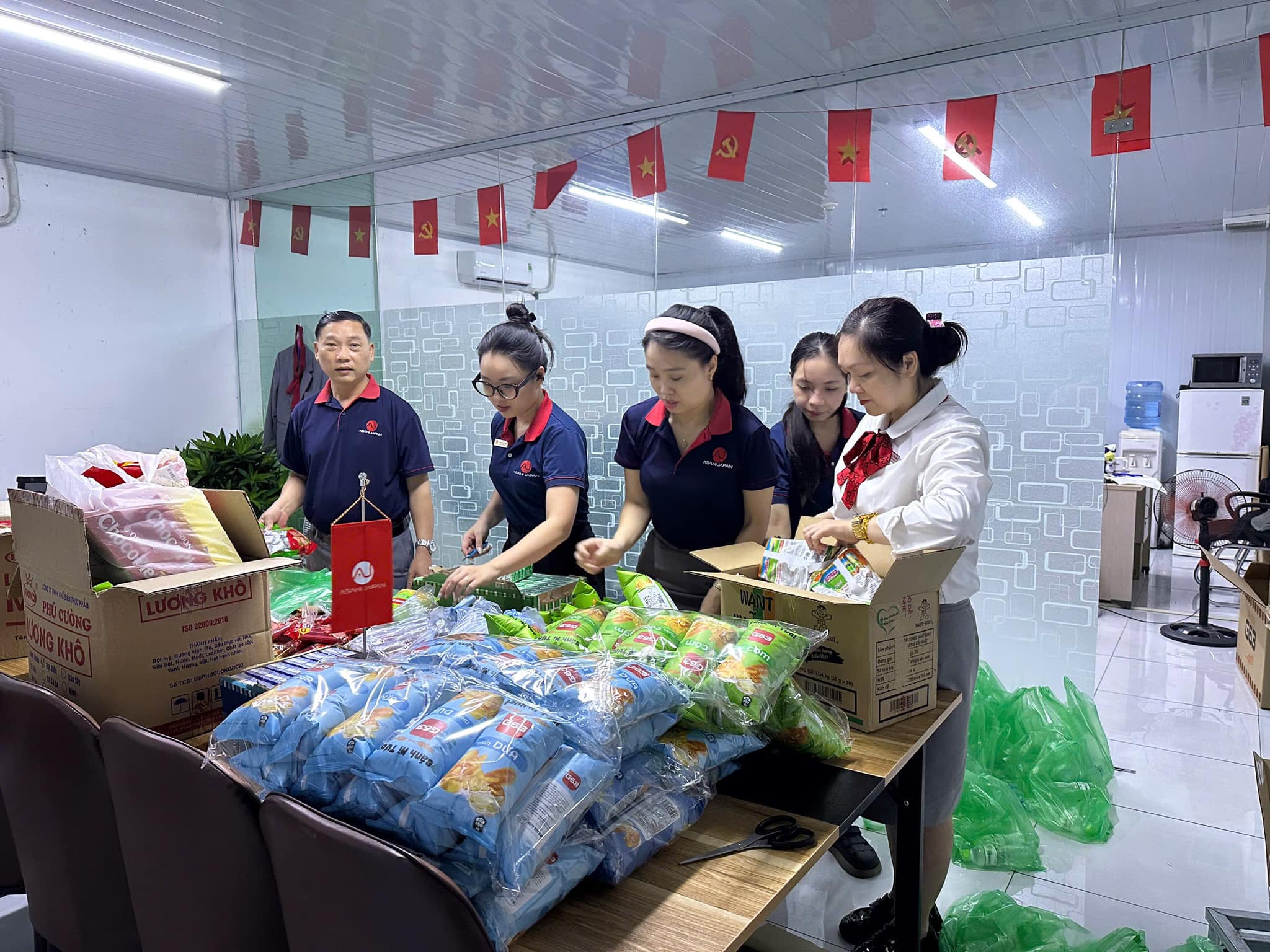 Asahi Japan và hành trình sẻ chia khó khăn cùng đồng bào vùng lũ 9 560542230 1272828841311877 1797888461707818625 n